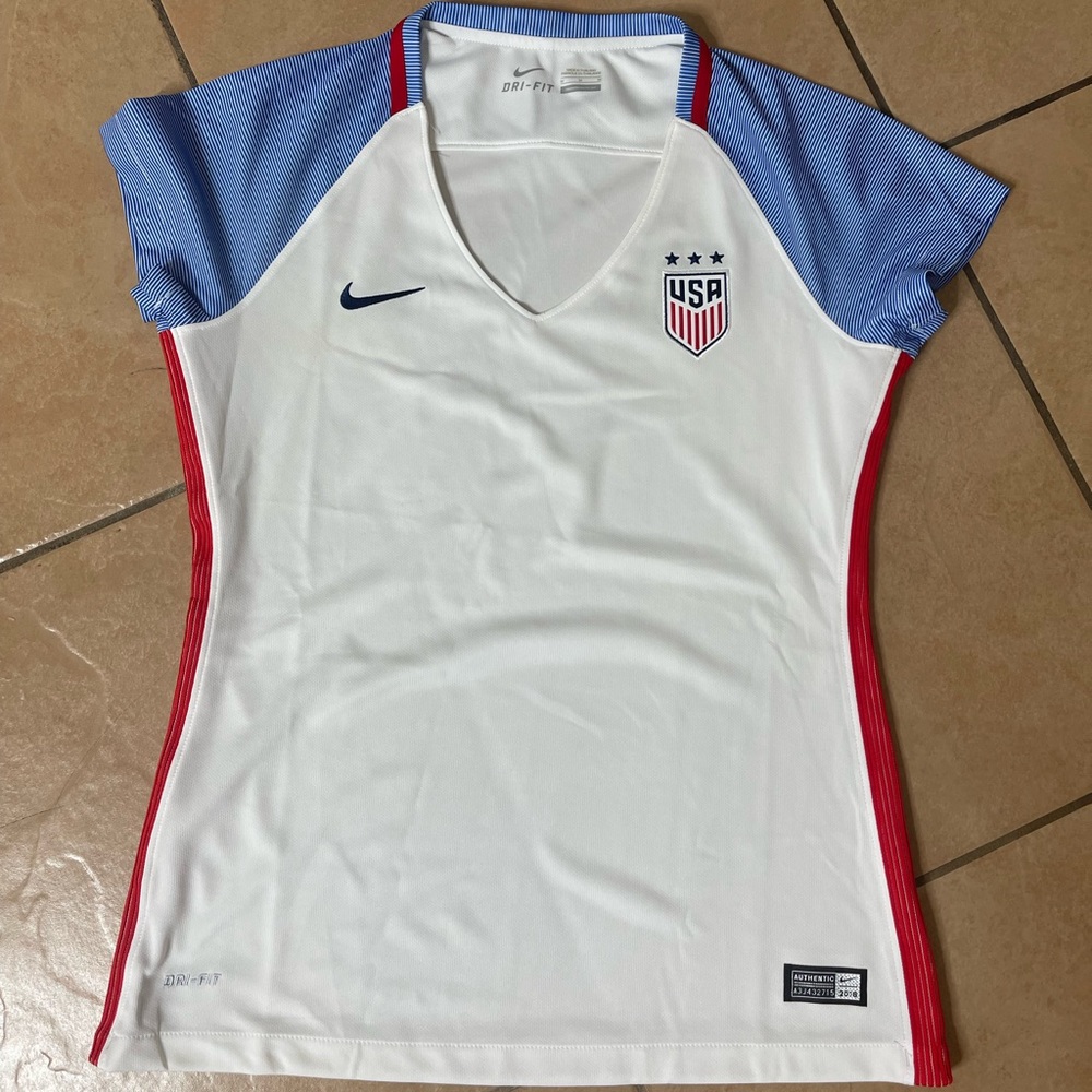 NIKE DRI-FIT// USA WOMENS JERSEY 

AUTHENTICITY CODE: A3J432715